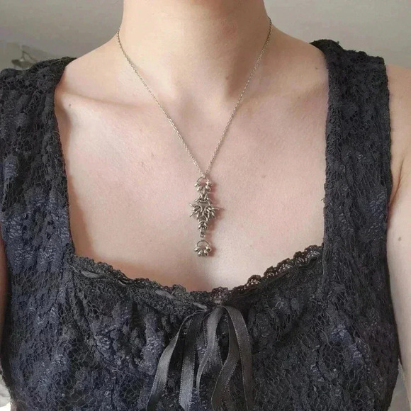 Gothic medieval witch chainmaille necklace with a small silver chain - Picture 3 of 7